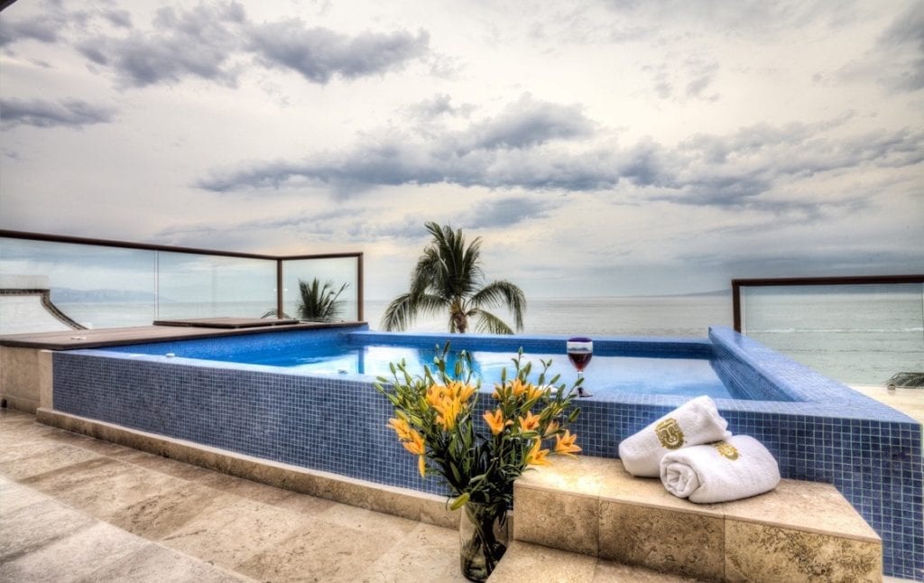 Vallarta Shores Sky Suite C towels and flowers at the plunge pool — Puerto Vallarta, Mexico