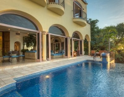 Luna Creciente Vallarta