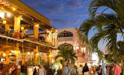 Four top luxury Riviera Maya villa rentals close to action & nightlife!