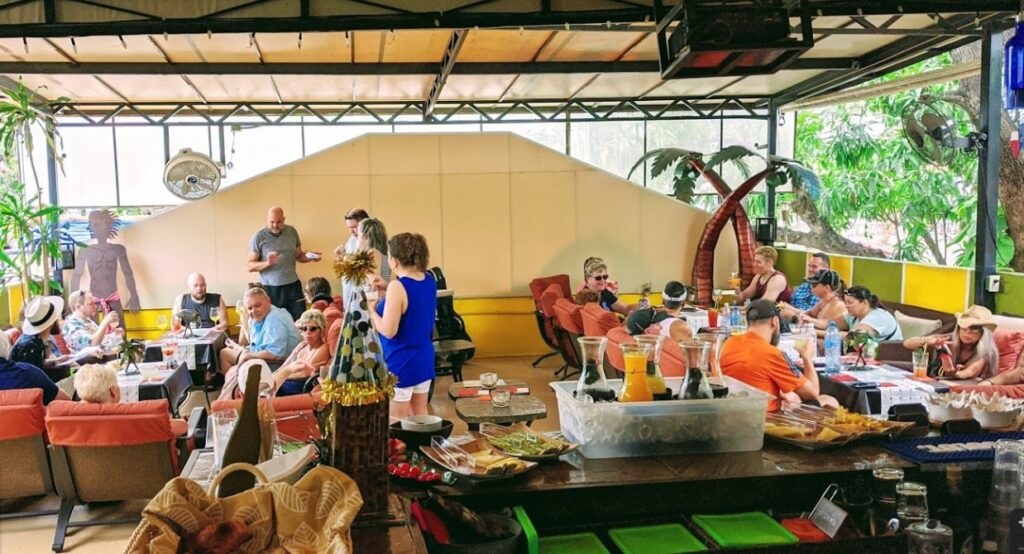 twisted palms rooftop lounge