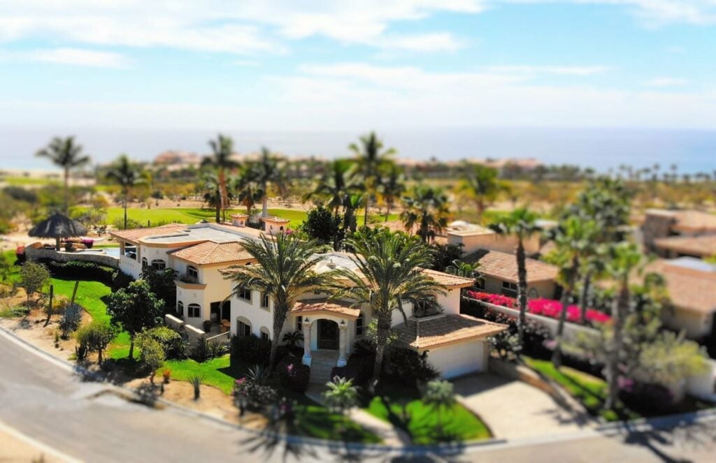 Villa Esquina aerial view of the villa, gardens and pool — Los Cabos, Mexico