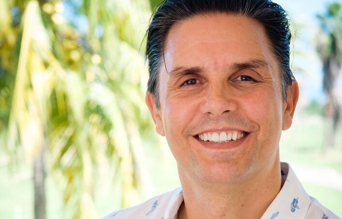 An image of Oliver Weickardt, the renowned travel expert, and business insider