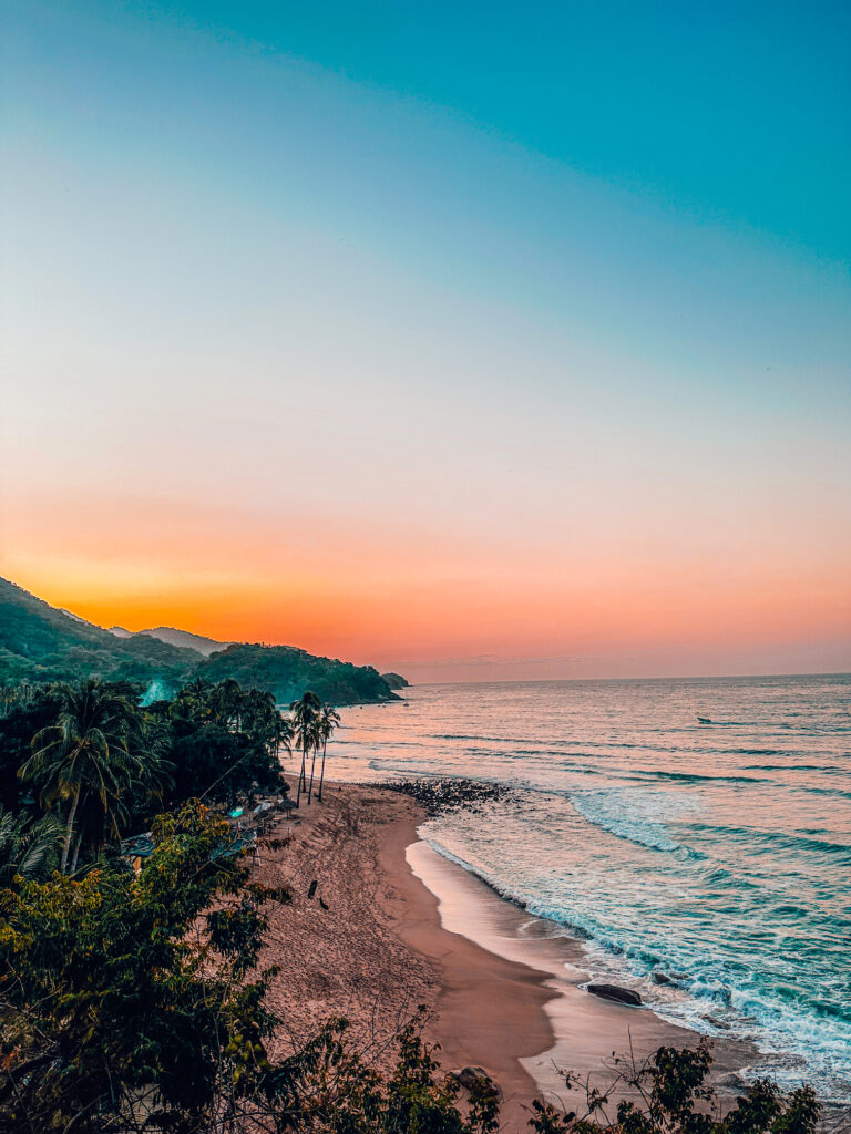 Aerial photograph showcasing the variety of nearby beaches around Quimixto.