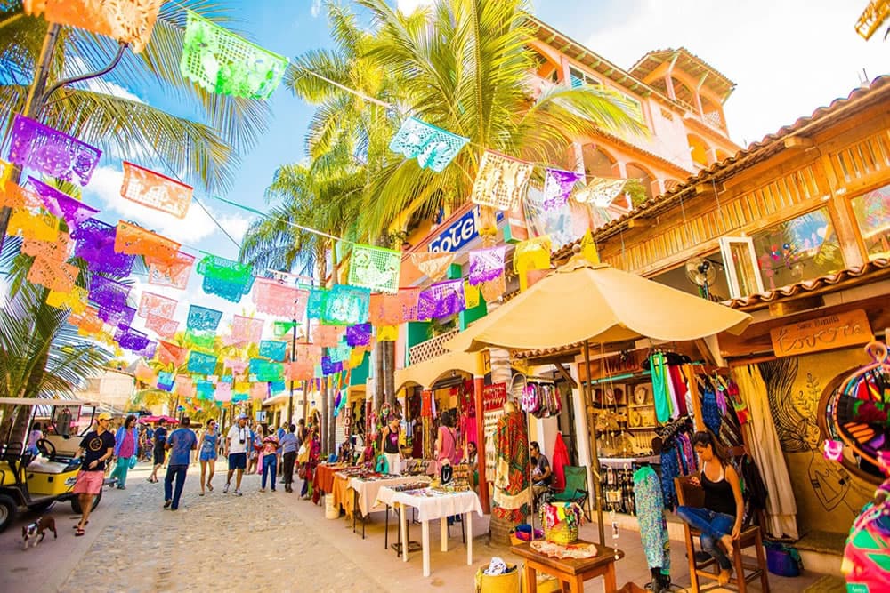 Book a private surf lesson at La Lancha beach near Sayulita
